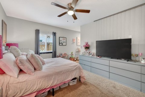 House in Fort Lauderdale, Florida 3 bedrooms, 164.44 sq.m. № 2069839 - photo 24