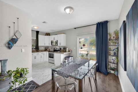 House in Fort Lauderdale, Florida 3 bedrooms, 164.44 sq.m. № 2069839 - photo 13