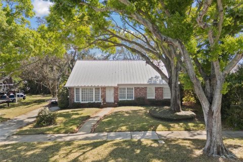 Casa en Tarpon Springs, Florida 2 dormitorios, 147.9 m2 № 2139380