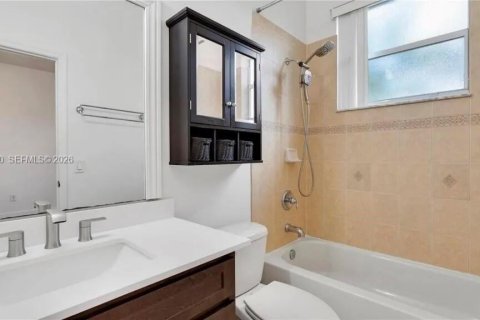 Copropriété à vendre à Miramar, Floride: 3 chambres, 116.22 m2 № 2091274 - photo 11