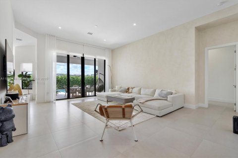 Villa ou maison à vendre à Hollywood, Floride: 4 chambres, 288 m2 № 1950713 - photo 8