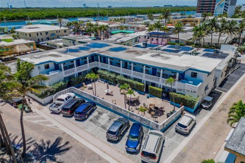 Hotel en venta en Hollywood, Florida № 1799652 - foto 1