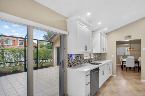 Купить виллу или дом в Корал-Спрингс, Флорида 3 спальни, 147.71м2, № 2068158 - фото 19