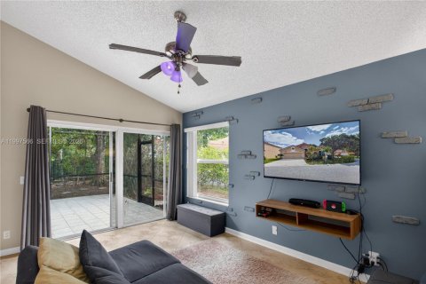 Купить виллу или дом в Корал-Спрингс, Флорида 3 спальни, 147.71м2, № 2068158 - фото 10