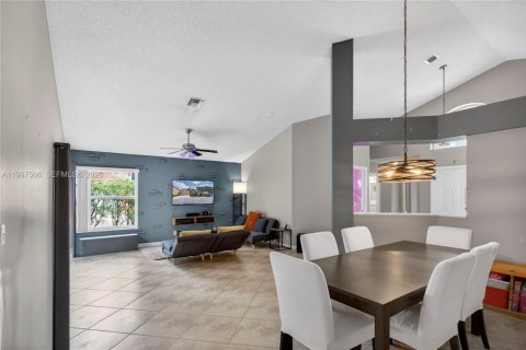 Купить виллу или дом в Корал-Спрингс, Флорида 3 спальни, 147.71м2, № 2068158 - фото 27