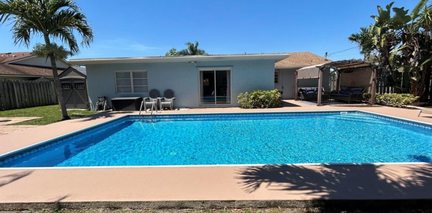 House in Boynton Beach, Florida 4 bedrooms, 179.67 sq.m. № 932673