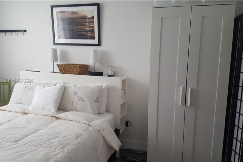 Condo in Bay Harbor Islands, Florida, 2 bedrooms  № 2058025 - photo 15