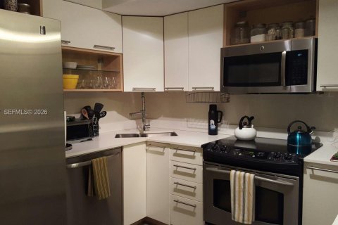 Condo in Bay Harbor Islands, Florida, 2 bedrooms  № 2058025 - photo 9