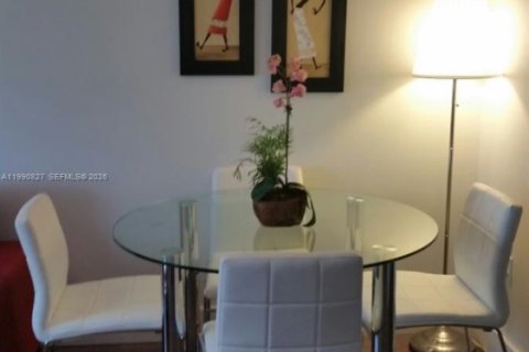 Condo in Bay Harbor Islands, Florida, 2 bedrooms  № 2058025 - photo 21