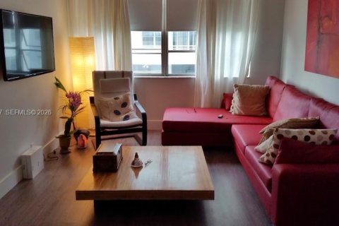 Condo in Bay Harbor Islands, Florida, 2 bedrooms  № 2058025 - photo 6