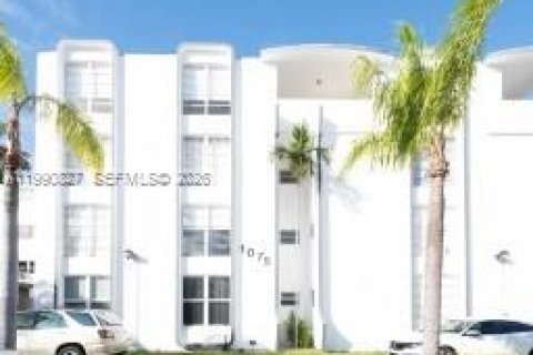 Condo in Bay Harbor Islands, Florida, 2 bedrooms  № 2058025 - photo 3