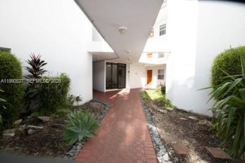 Condo in Bay Harbor Islands, Florida, 2 bedrooms  № 2058025 - photo 4