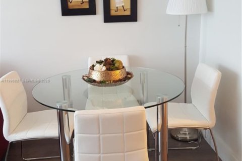 Condo in Bay Harbor Islands, Florida, 2 bedrooms  № 2058025 - photo 7