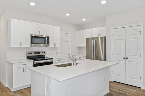 Townhouse in Haines City, Florida 3 bedrooms, 142.51 sq.m. № 1873300 - photo 2