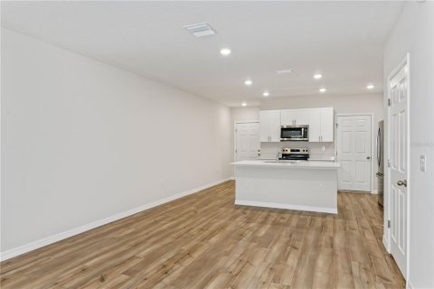 Townhouse in Haines City, Florida 3 bedrooms, 142.51 sq.m. № 1873300 - photo 6