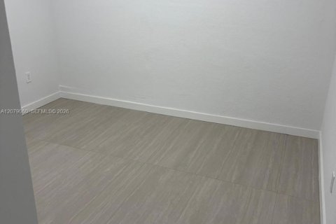 Immobilier commercial à louer à Cutler Bay, Floride: 1 chambre, 141.12 m2 № 2325300 - photo 9