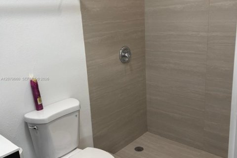Immobilier commercial à louer à Cutler Bay, Floride: 1 chambre, 141.12 m2 № 2325300 - photo 7