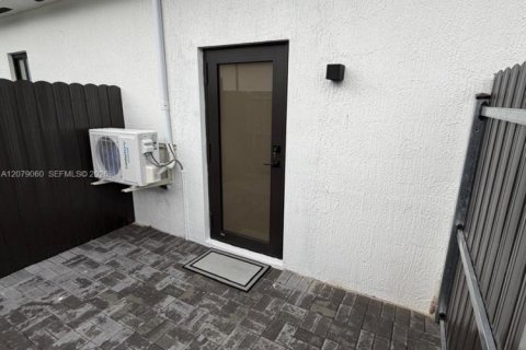 Immobilier commercial à Cutler Bay, Floride 1 chambre, 141.12 m2 № 2325300