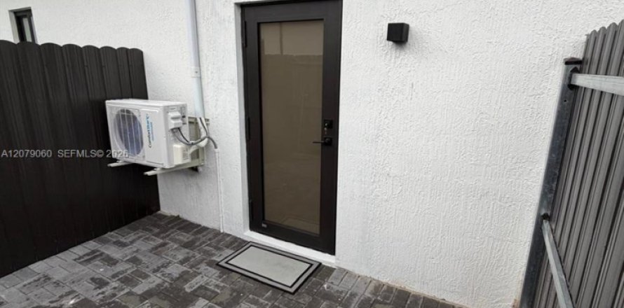 Immobilier commercial à Cutler Bay, Floride 1 chambre, 141.12 m2 № 2325300