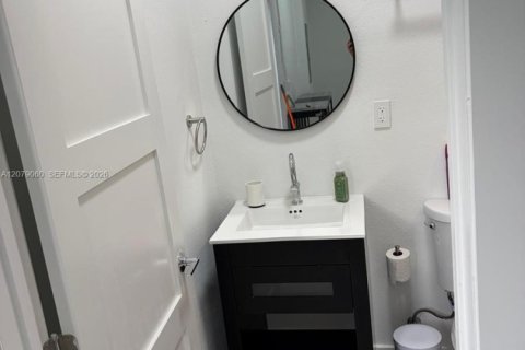 Immobilier commercial à louer à Cutler Bay, Floride: 1 chambre, 141.12 m2 № 2325300 - photo 6