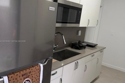 Immobilier commercial à louer à Cutler Bay, Floride: 1 chambre, 141.12 m2 № 2325300 - photo 5