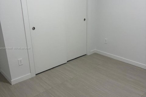 Immobilier commercial à louer à Cutler Bay, Floride: 1 chambre, 141.12 m2 № 2325300 - photo 11