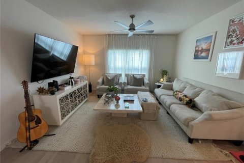 Casa en alquiler en Kissimmee, Florida, 4 dormitorios, 171.4 m2 № 1888693 - foto 5