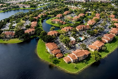 Condominio en Sunrise, Florida, 2 dormitorios  № 2085718