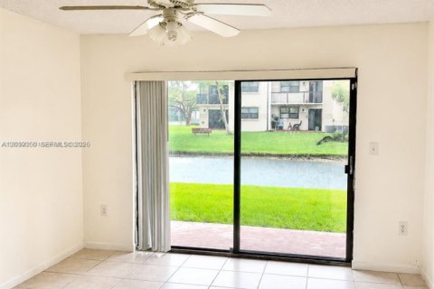 Condominio en alquiler en Sunrise, Florida, 2 dormitorios, 91.6 m2 № 2085718 - foto 5
