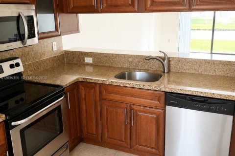 Condominio en alquiler en Sunrise, Florida, 2 dormitorios, 91.6 m2 № 2085718 - foto 4
