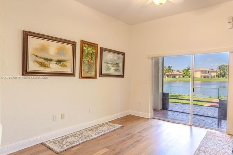 House in Miramar, Florida 3 bedrooms, 156.45 sq.m. № 2015460 - photo 20