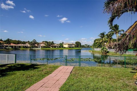 House in Miramar, Florida 3 bedrooms, 156.45 sq.m. № 2015460 - photo 19