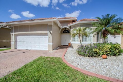 House in Miramar, Florida 3 bedrooms, 156.45 sq.m. № 2015460 - photo 22