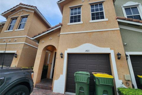 Adosado en alquiler en Homestead, Florida, 3 dormitorios, 160.81 m2 № 1952055 - foto 1