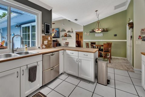 House in Deltona, Florida 4 bedrooms, 190.45 sq.m. № 1816677 - photo 10