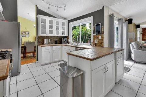 House in Deltona, Florida 4 bedrooms, 190.45 sq.m. № 1816677 - photo 6