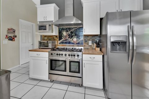 House in Deltona, Florida 4 bedrooms, 190.45 sq.m. № 1816677 - photo 8