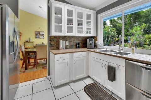 House in Deltona, Florida 4 bedrooms, 190.45 sq.m. № 1816677 - photo 9