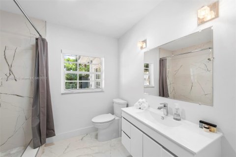 Villa ou maison à vendre à Fort Lauderdale, Floride: 5 chambres, 216.46 m2 № 1937892 - photo 16