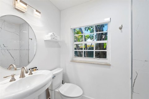 House in Fort Lauderdale, Florida 5 bedrooms, 216.46 sq.m. № 1937892 - photo 21