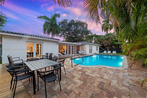 Villa ou maison à vendre à Fort Lauderdale, Floride: 5 chambres, 216.46 m2 № 1937892 - photo 1