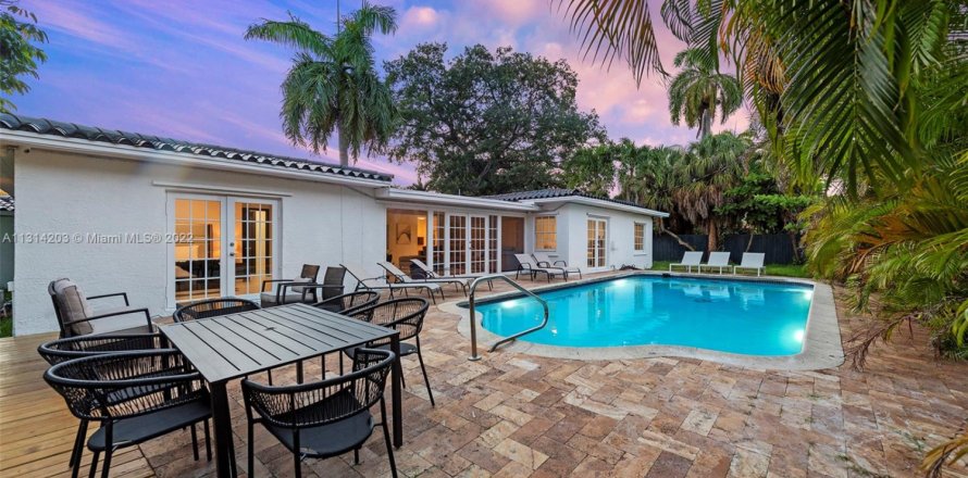 Villa ou maison à Fort Lauderdale, Floride 5 chambres, 216.46 m2 № 1937892