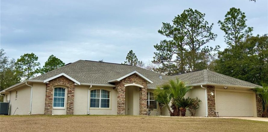 House in Dunnellon, Florida 3 bedrooms, 200.02 sq.m. № 1800049