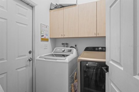 House in New Port Richey, Florida 3 bedrooms, 157.75 sq.m. № 1829462 - photo 30