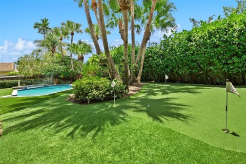 House in Miami, Florida 4 bedrooms, 245.82 sq.m. № 1936108 - photo 5