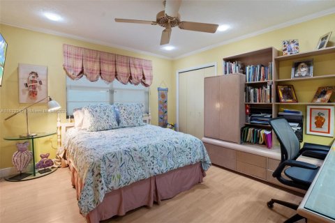 House in Miami, Florida 4 bedrooms, 245.82 sq.m. № 1936108 - photo 21