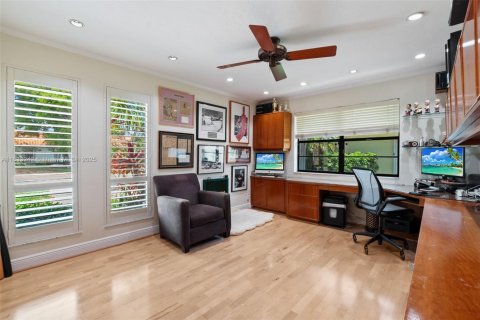 Villa ou maison à vendre à Miami, Floride: 4 chambres, 245.82 m2 № 1936108 - photo 22