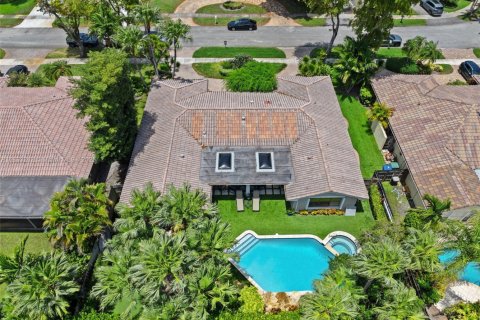 House in Miami, Florida 4 bedrooms, 245.82 sq.m. № 1936108 - photo 24