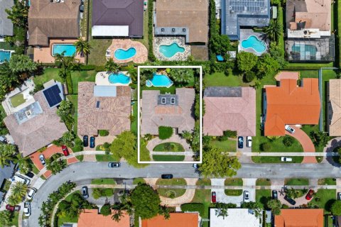 Villa ou maison à vendre à Miami, Floride: 4 chambres, 245.82 m2 № 1936108 - photo 2