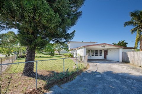 Villa ou maison à vendre à Miami, Floride: 4 chambres, 165.92 m2 № 1941496 - photo 2